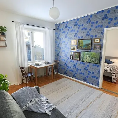 Top Floor For Urban Explorers & Remote Working Apartment *