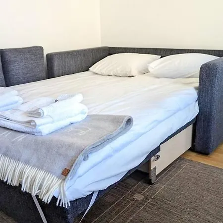 Top Floor For Urban Explorers & Remote Working Apartment *
